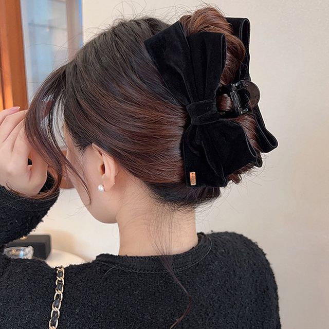 벨벳 소재 라벨 포인트 블랙 집게핀 URK-244