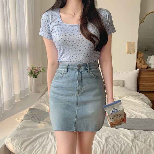 여성 반팔 티셔츠 봄 여름 꽃무늬 크롭티 데이트룩