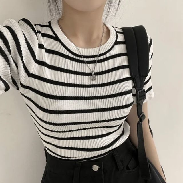 여자 여름 반팔 니트 스트라이프 슬림 탑 라운드넥