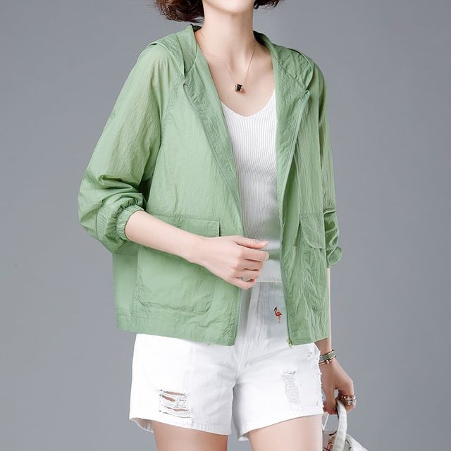 여름 자외선차단 숏 점퍼 바람막이 중년여성 코트