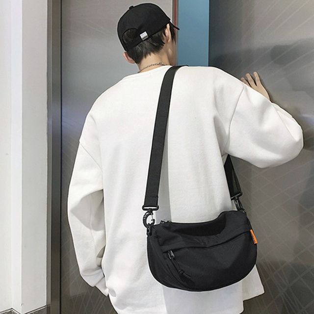 크로스 바디 새들백 데일리 여행가방 메신저백 커플백