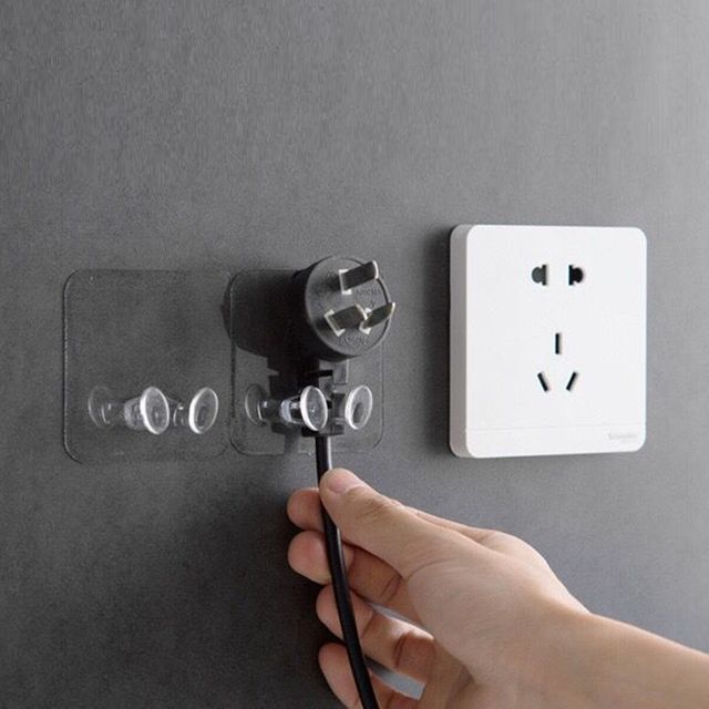 투명 벽걸이 부착 콘센트 코드 플러그 정리 걸이 3P