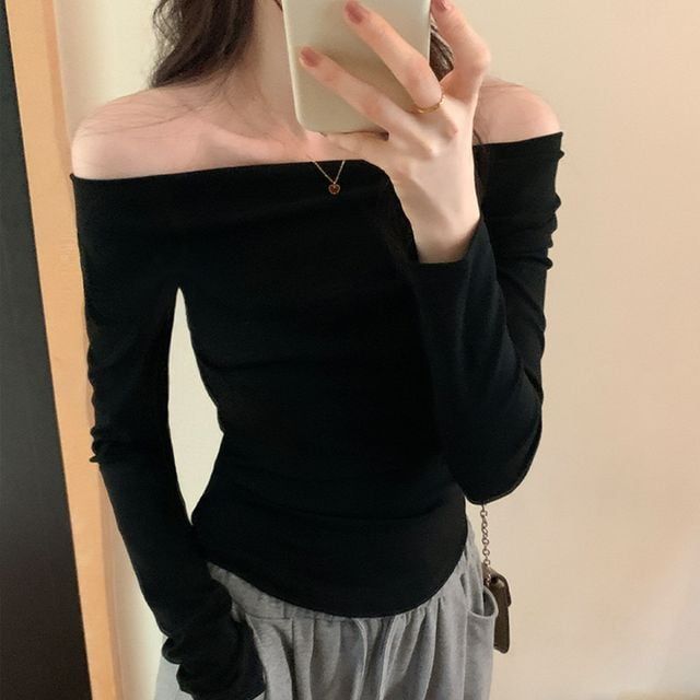 슬림핏 오프숄더 긴팔 티셔츠 립라인 입술티셔츠