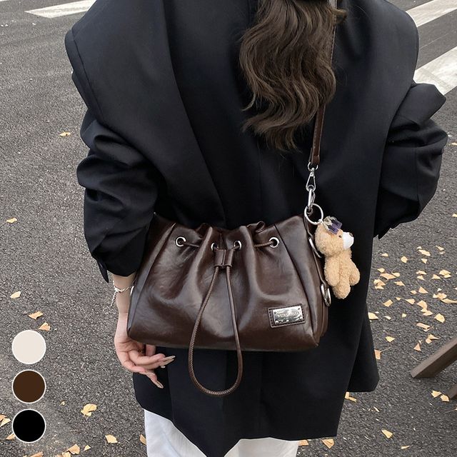 곰돌이 주머니 레더 숄더 크로스백 EL-1004365