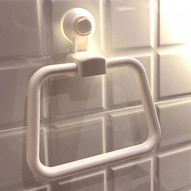 벽걸이 흡착식 수납 타올 행거 실용형