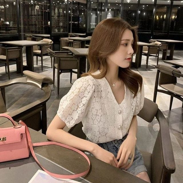 레이스 퍼프 브이넥 여리핏 블라우스 SWC-1007022
