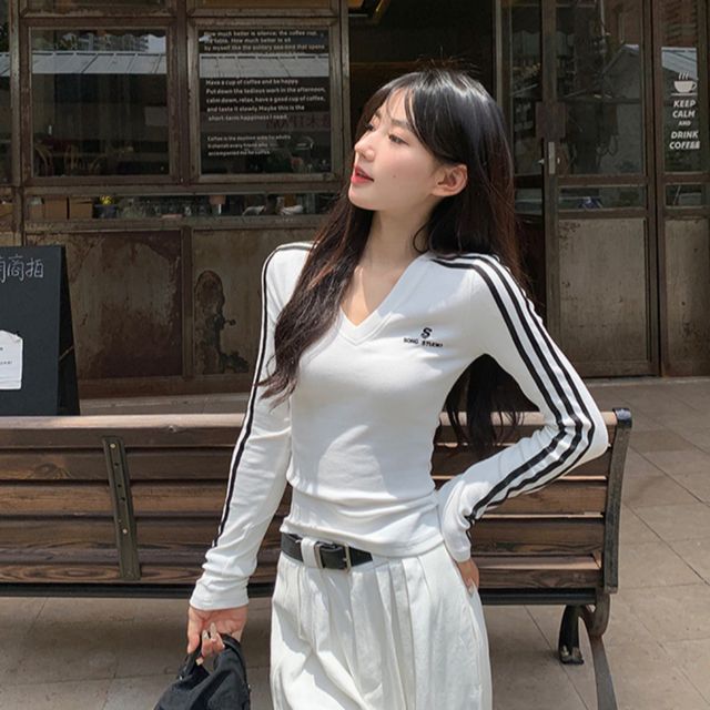 스트라이프 엣지 브이넥 티 UC-1003441