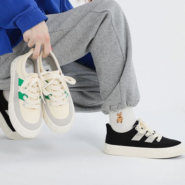 2컬러 여성 데일리 스니커즈 포인트신발 단화슬립온