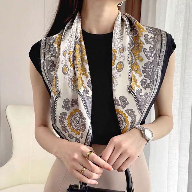 간절기 정사각 패턴 실크 스카프 DK-1003679