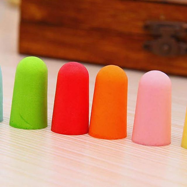 부드러운 스폰지 소음방지 수면 귀마개 2개입