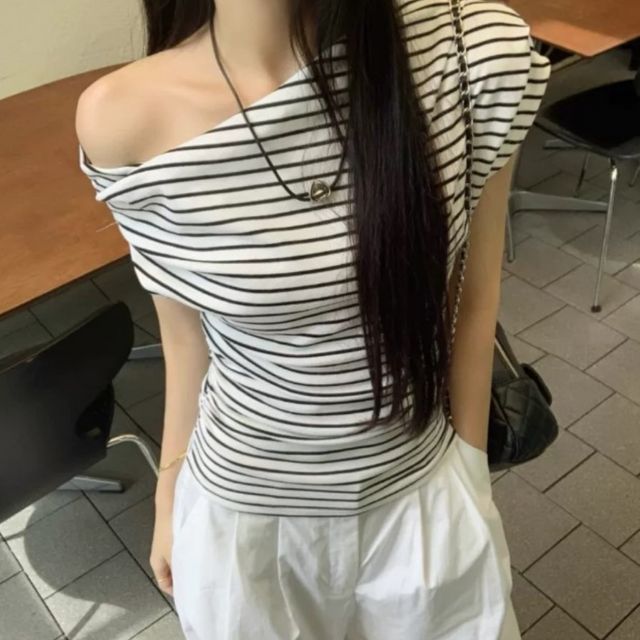 스트라이프 오프숄더 반팔 티셔츠 SEG-1008515