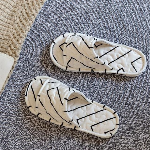 층간소음 방지 실내 퀼트 슬리퍼 남녀 공용 거실화