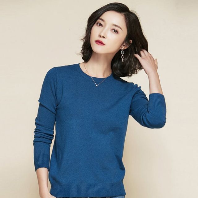 여성 라운드넥 긴팔 니트 스웨터 티셔츠 따뜻하고 부드러운 겨울 필수 아이템