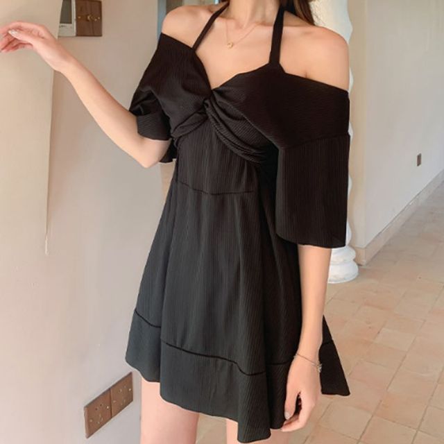 홀터넥 오프숄더 러플 수영복 여성스러운수영복