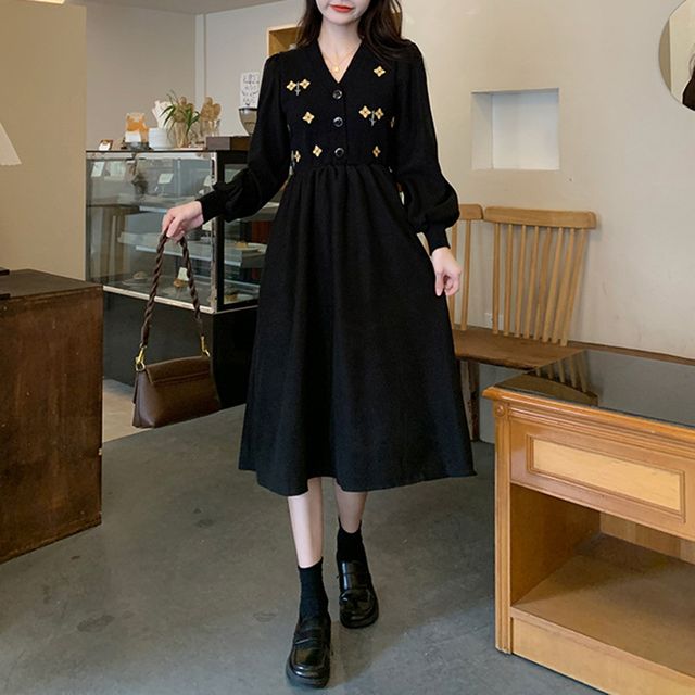 플라워 자수 브이넥 플레어 롱 니트 원피스 FLS-1005659