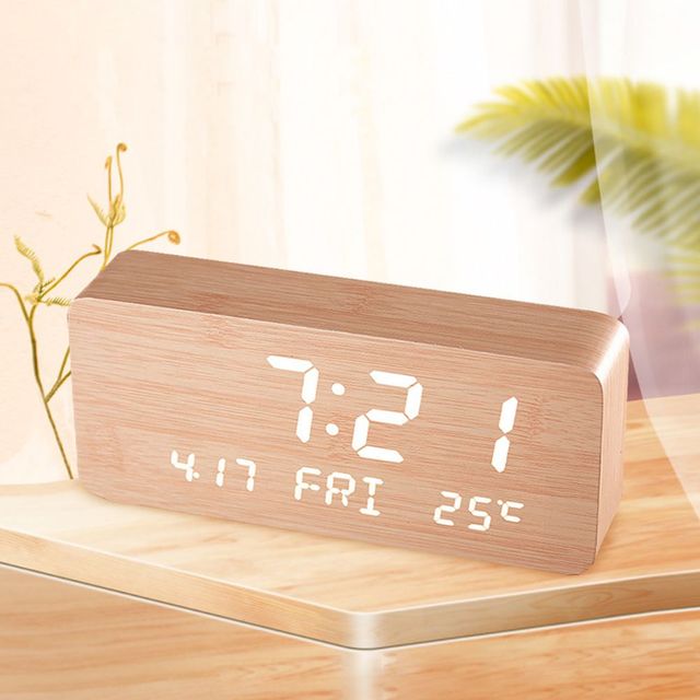 LED 우드 탁상시계 온도 날짜 밝기조절 기능 탑재