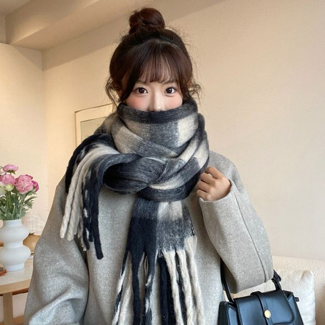 디아나 소프트 체크 태슬 머플러 SD-241103