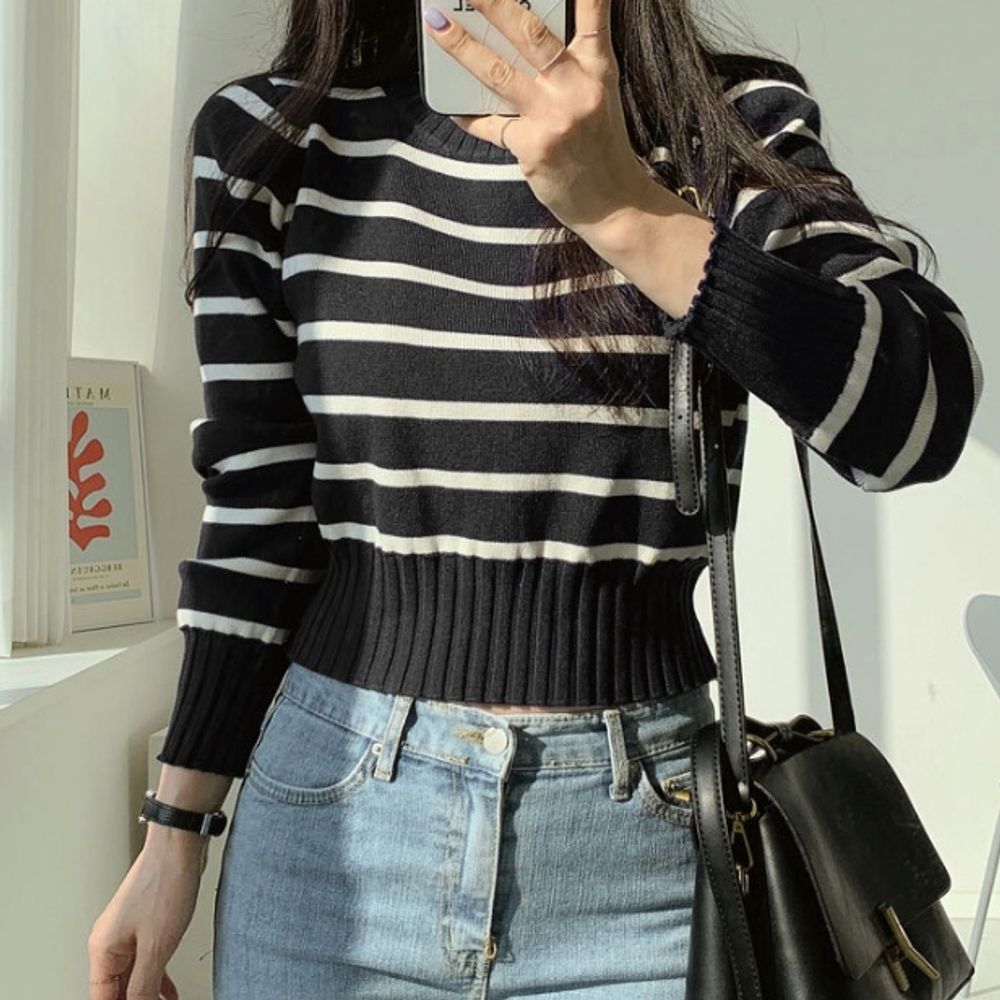 짧은 여성티 퍼프소매 패턴 실루나 심플 여성티