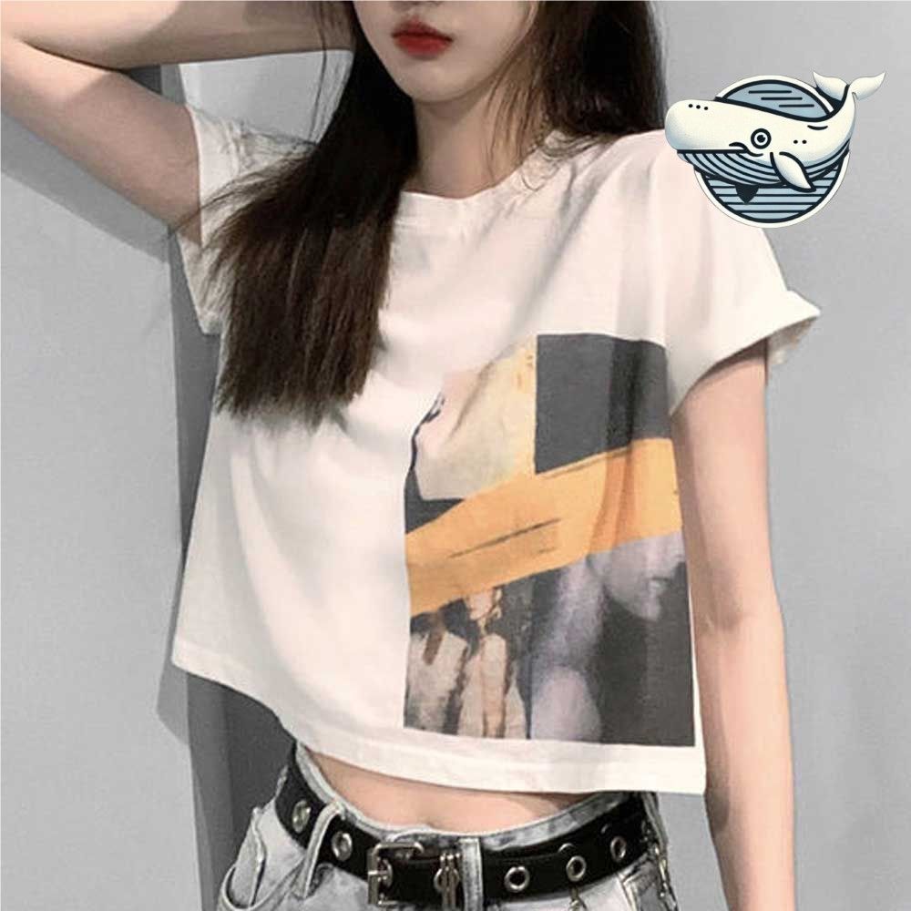 트렌디 그래픽 크롭티 일상 룩 화이트 스타일