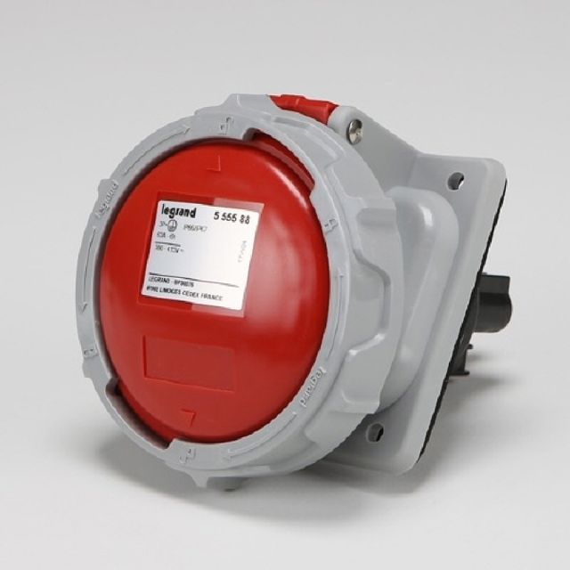 르그랑 산업용 판넬소켓 63A 415V 3P+E 555588
