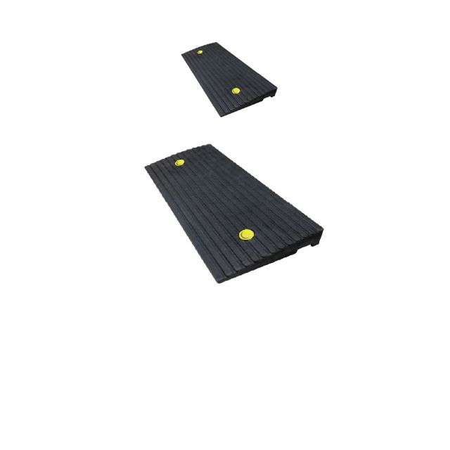 700 X 300 X 60 경사로에 사용하는 차량진입판 X 2개