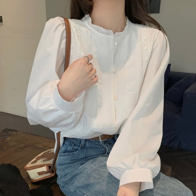 통 넓은 소매 세미 크롭 자수 화이트 블라우스