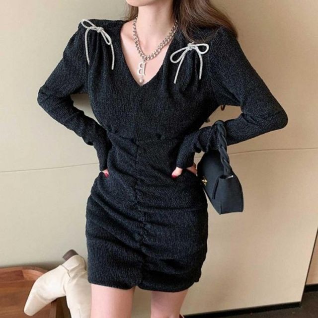 펄 슬림핏 미니원피스 기본 브이넥 데이 리본 브로치