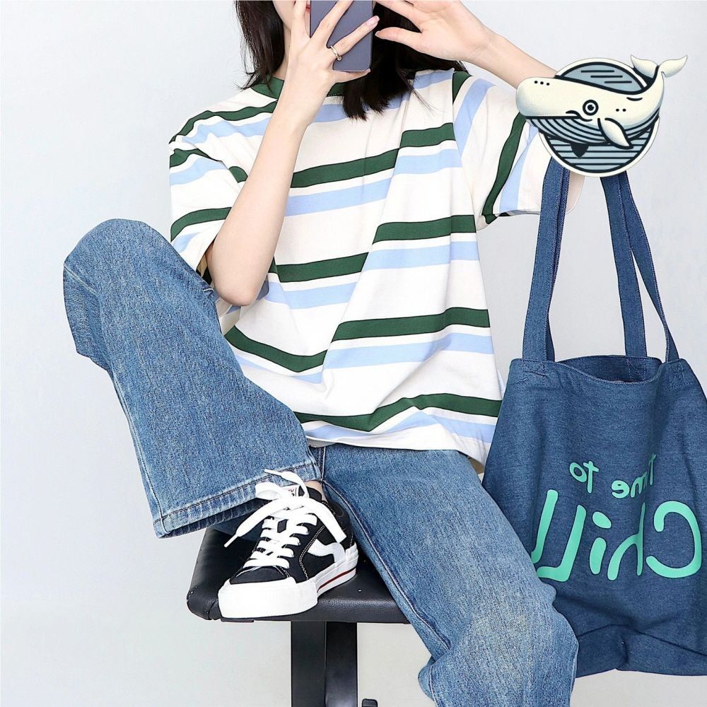가벼운 여름 스트라이프 반팔 티셔츠 세련된