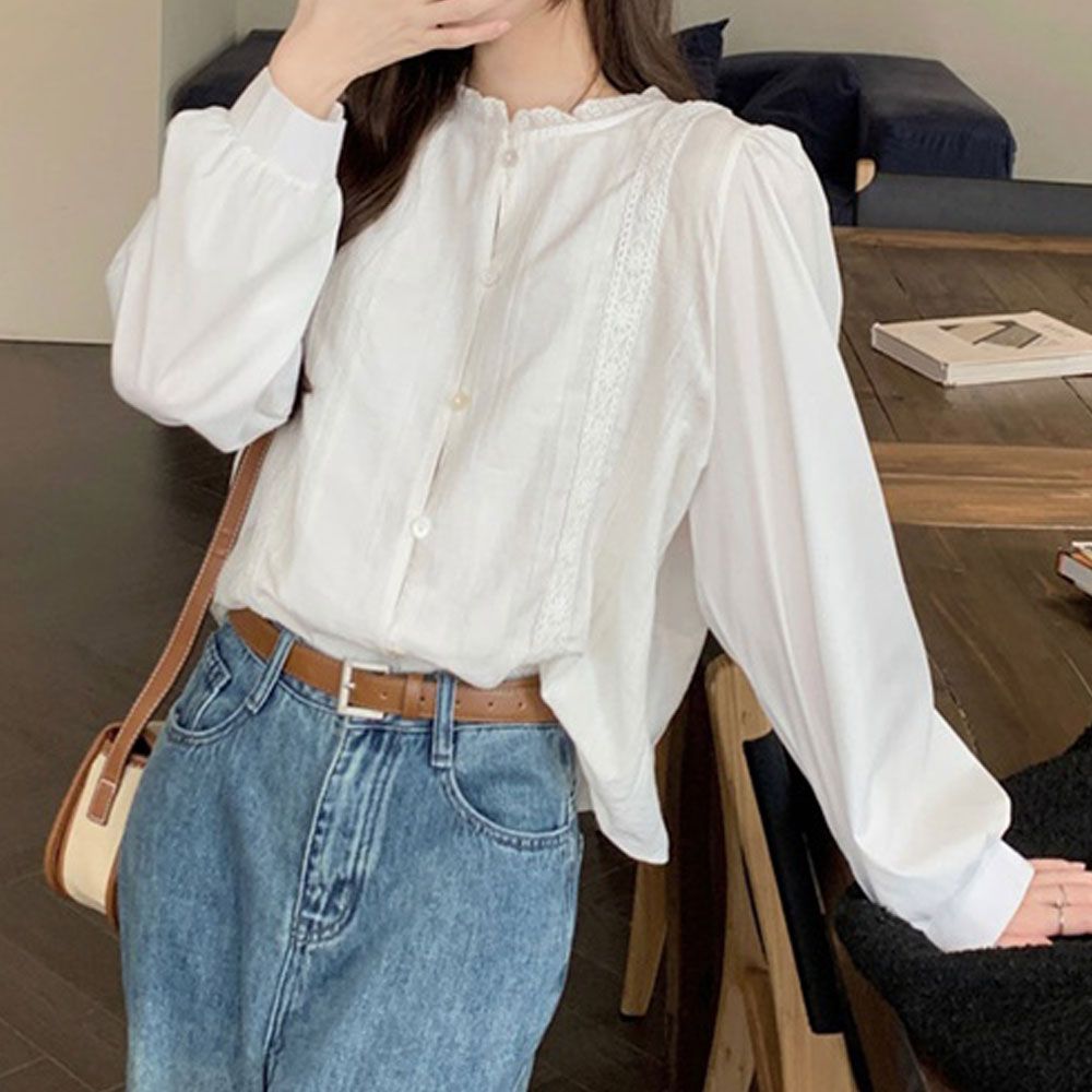 화이트 자수디테일 프릴 퍼프 긴팔 블라우스 러블리룩