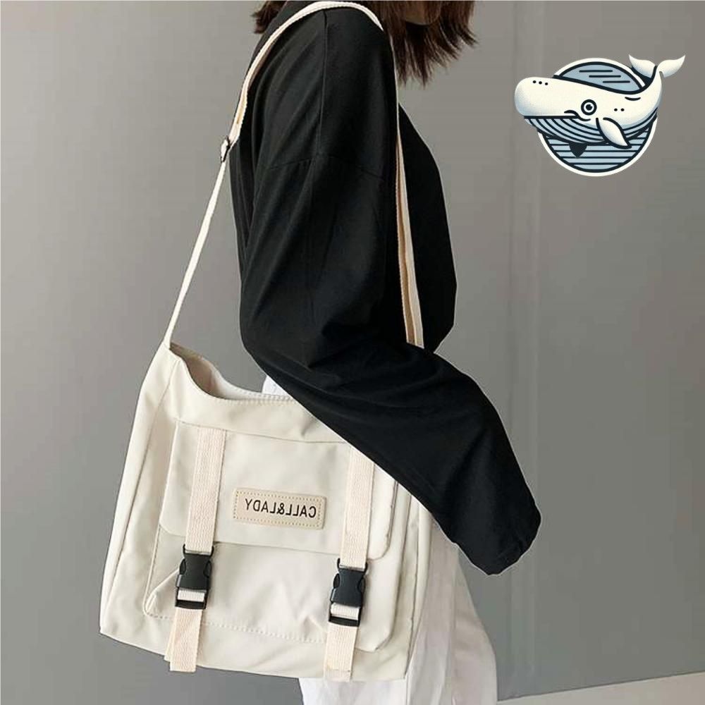 경량 캔버스 크로스백 세련된 투버클 디자인