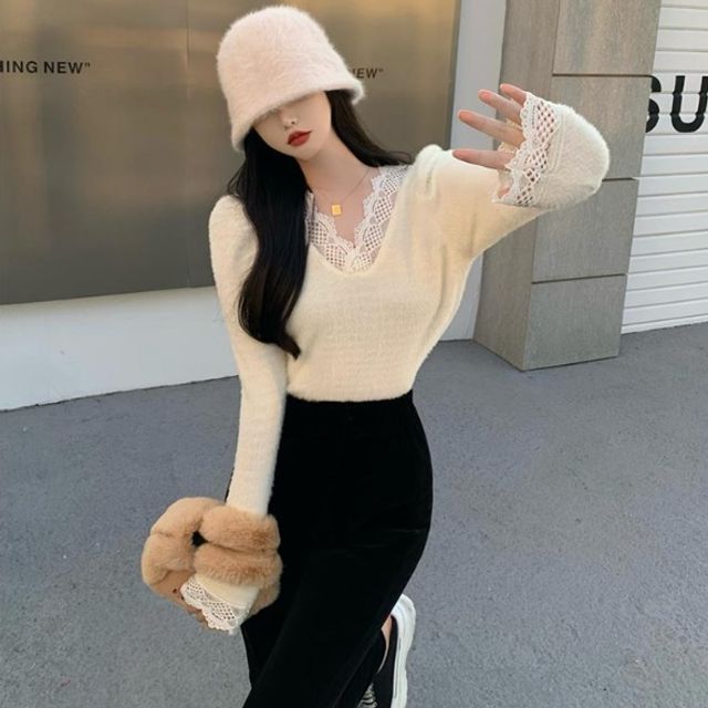 오피스룩 브이넥 소매 레이스 앙고라 블라우스 2Color