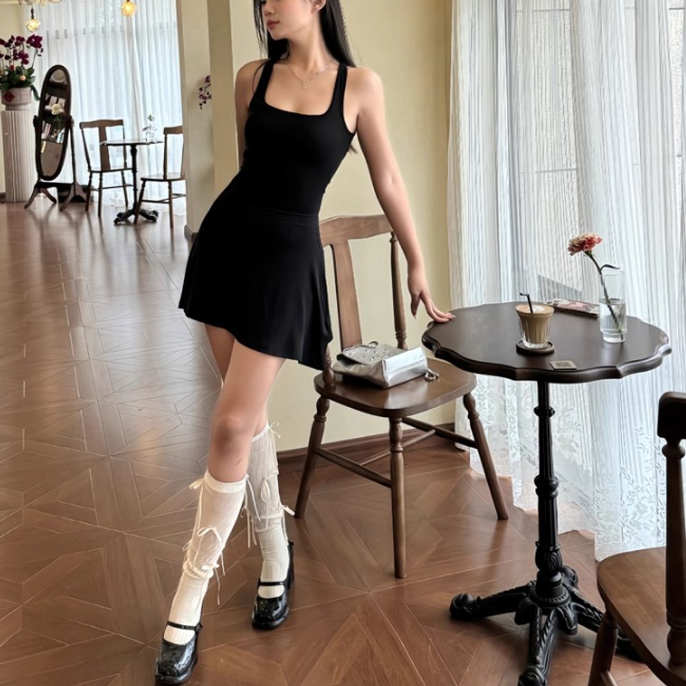 민소매 가슴패드 A라인 블랙 미니원피스