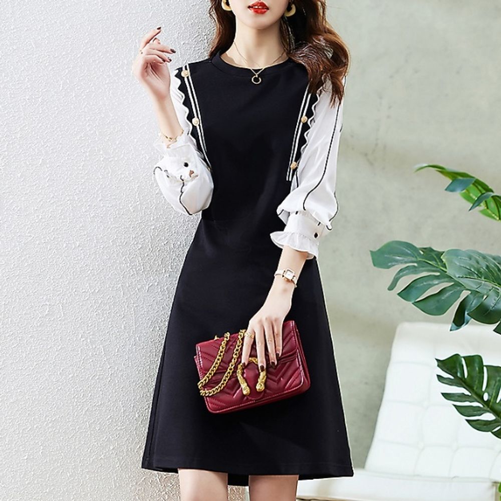 포인트룩 데일리룩 프릴 디자인 금색 단추 원피스
