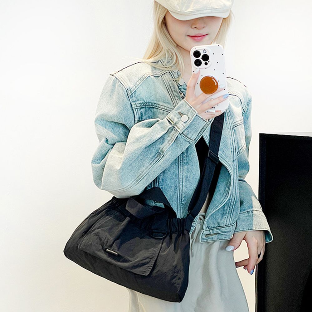 셔링 숄더백 여성 스트랩 나일론 가방 데일리룩