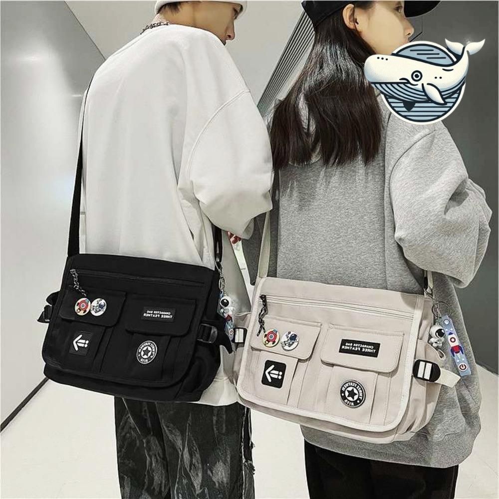 심플한 두 포켓 메신저백 키링 실용적인 스타일