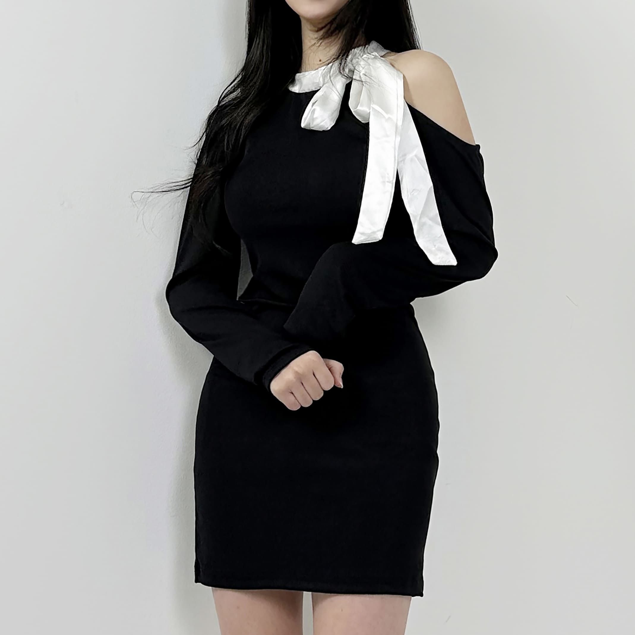 몸매보정 새틴 넥리본 어깨트임 슬림 미니 원피스