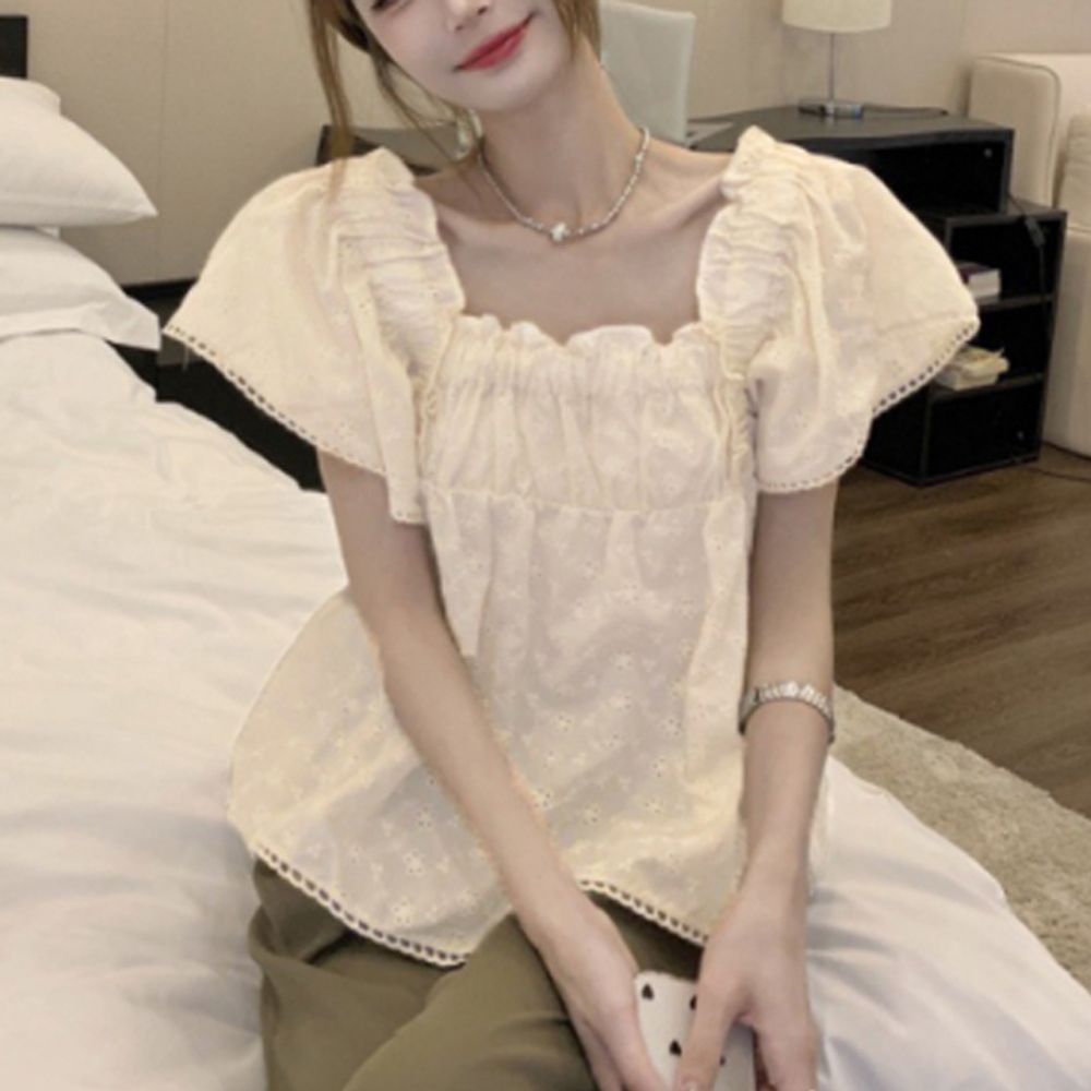 여성 프릴 밴딩 넥라인 블라우스 베이지 1P 반팔 펀칭