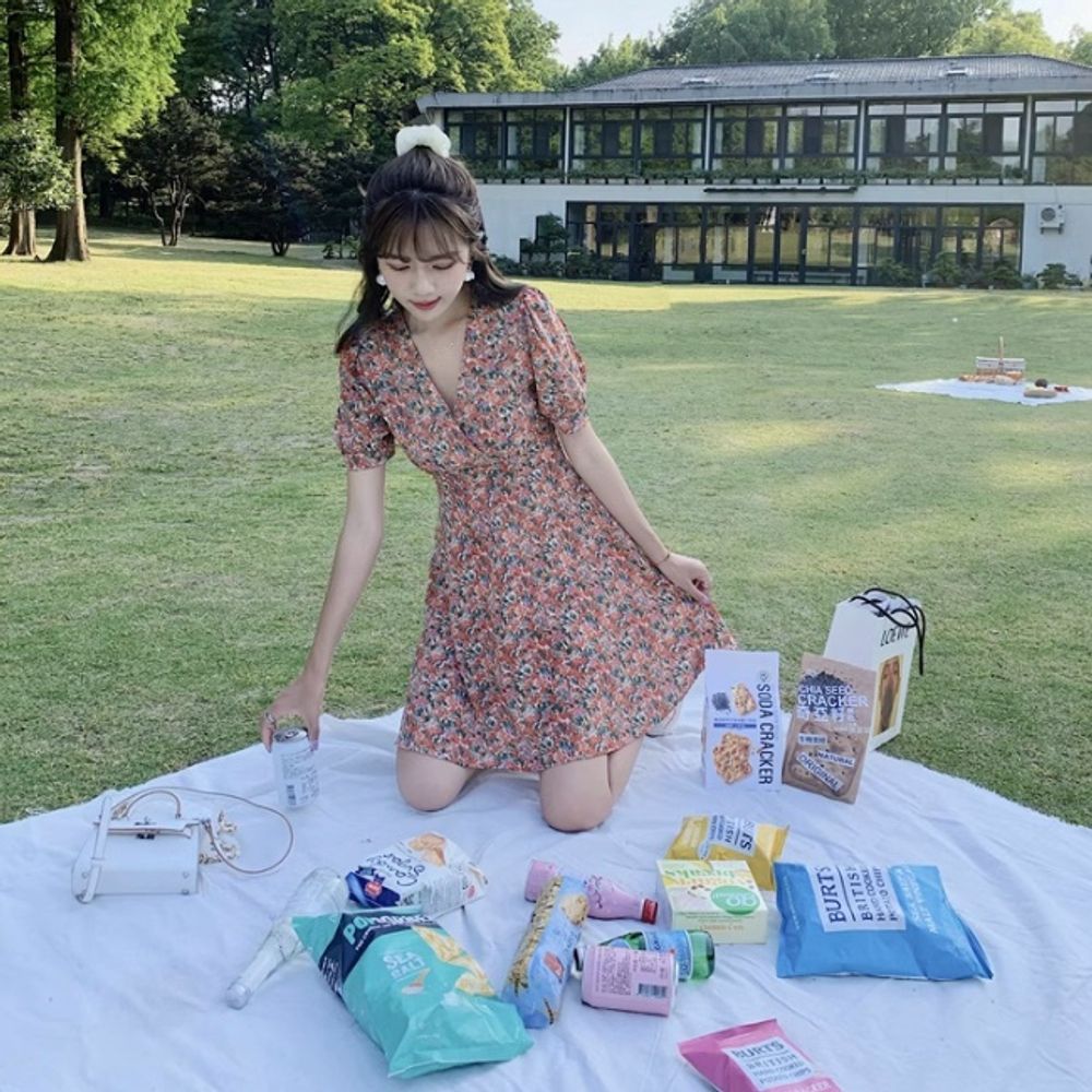 가벼운소재 스커트 라인 플라워 패턴 프렌치 원피스