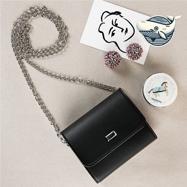 세련된 체인 미니 크로스백 데일리 숄더백