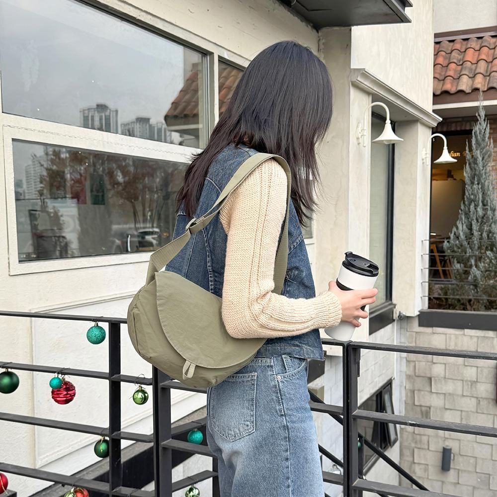 여성 여행 반달 크로스백 여행용 가벼운 가방