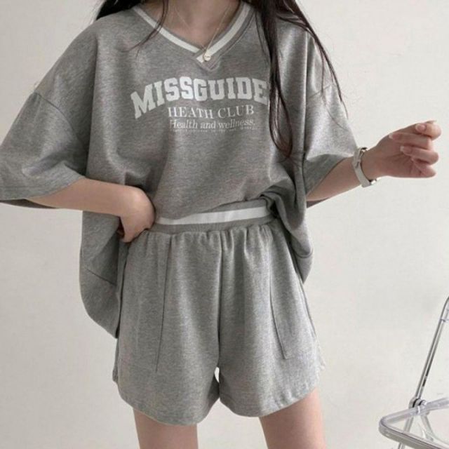 데일리 바다 여성 기본 여행 데이 코디 브이넥 반팔