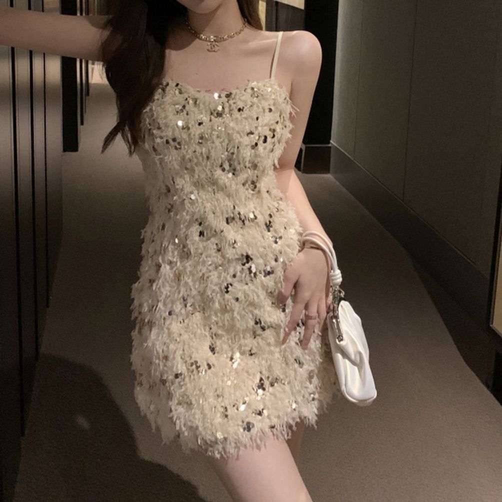 슬림핏 연말룩 깃털 데일리룩 신혼여행룩 무대룩
